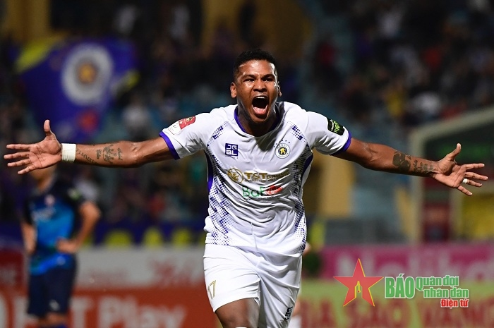 Caion lập hattrick giúp Hà Nội FC thắng Bình Định 4-2